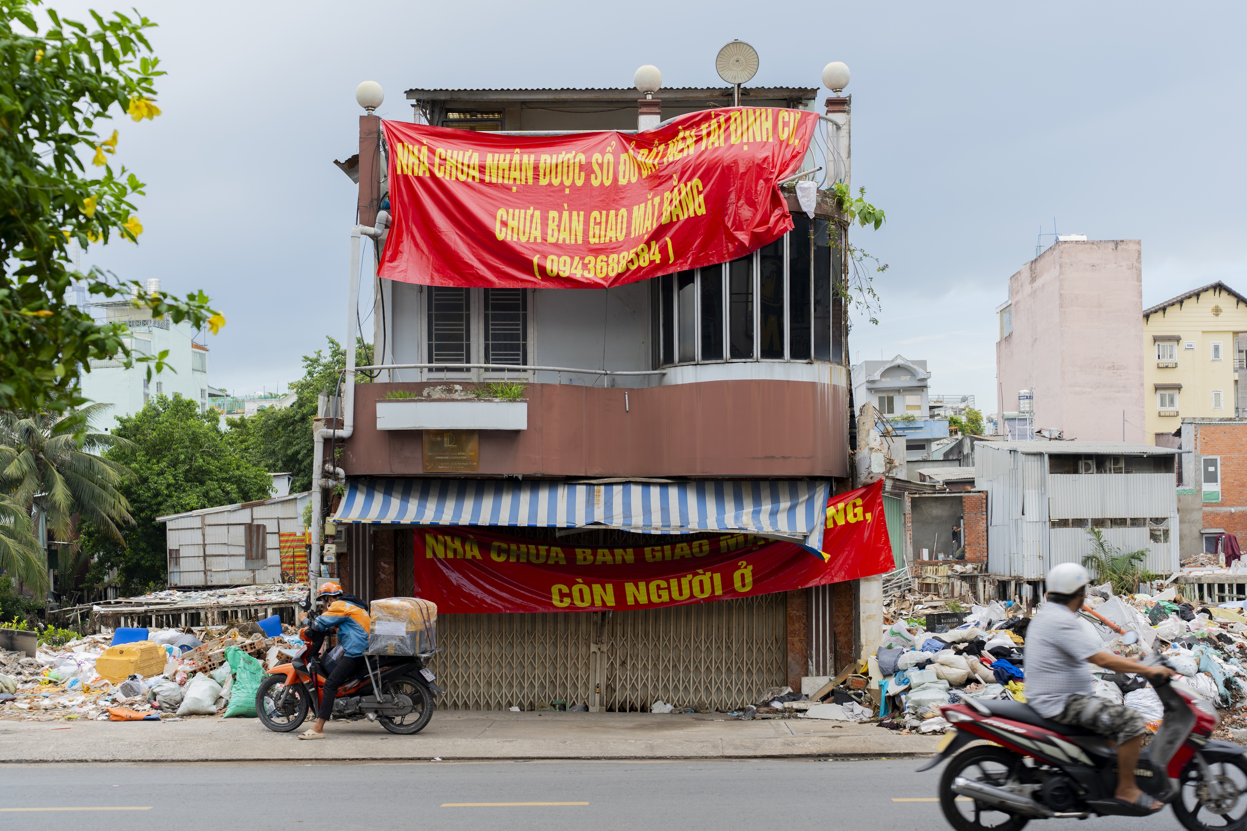 Cận cảnh hàng nghìn căn nhà ven kênh bị phá dỡ trong đại dự án hơn 17.000 tỷ đồng, “hồi sinh” rạch ô nhiễm nhất TP.HCM- Ảnh 6.